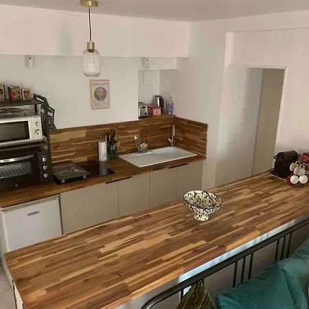Au Coeur Du Village - Wifi & Clim Apartment Remoulins