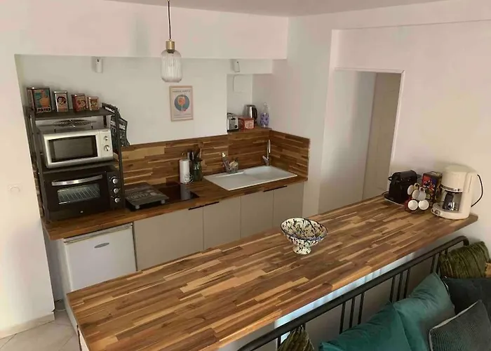 Au Coeur Du Village - Wifi & Clim Apartment Remoulins