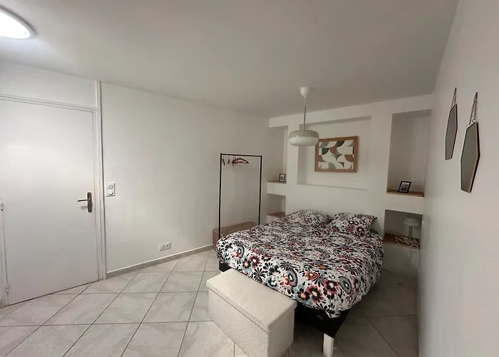Au Coeur Du Village - Wifi & Clim Apartment Remoulins
