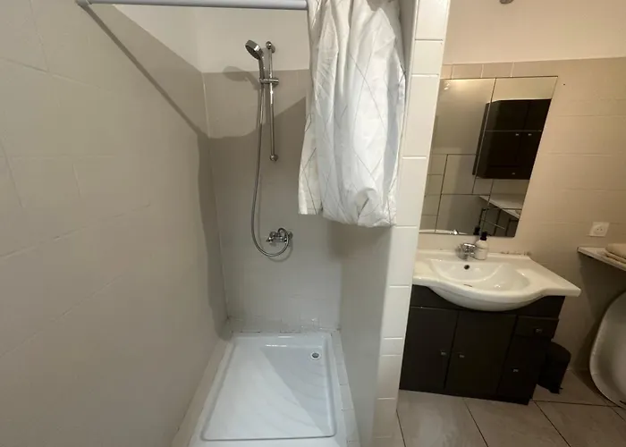 Au Coeur Du Village - Wifi & Clim Apartment